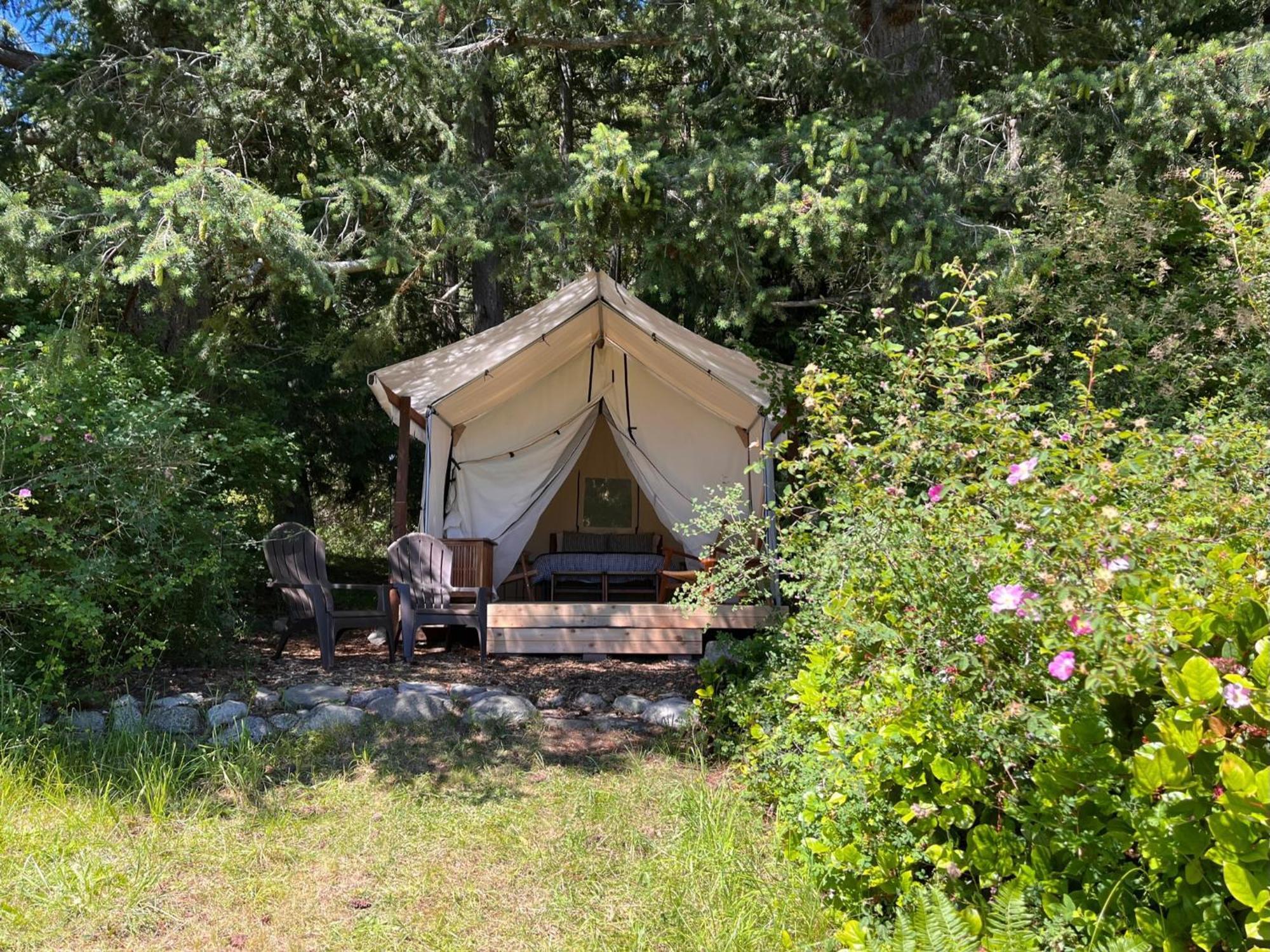 Lopez Farm & Tent Hotel